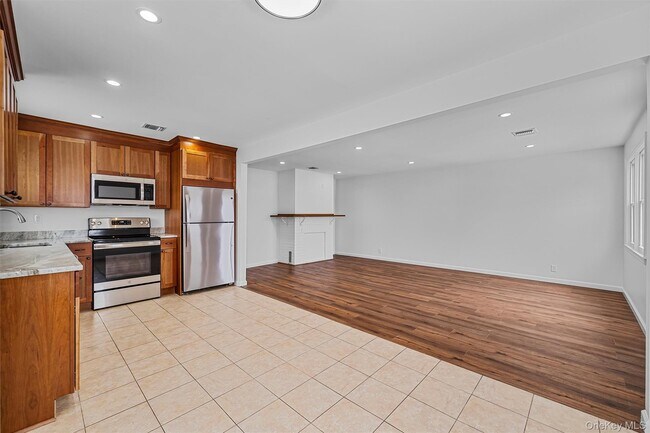 Building Photo - 917 Parkway Pl