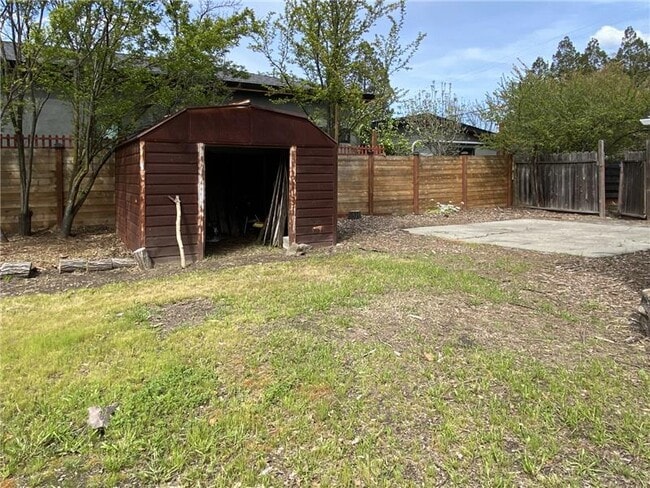 Building Photo - 2581 Buena Vista Ave