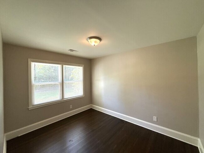 Building Photo - T.R. Lawing Realty Property