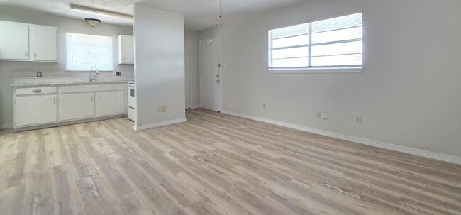 Building Photo - 2207 15th St