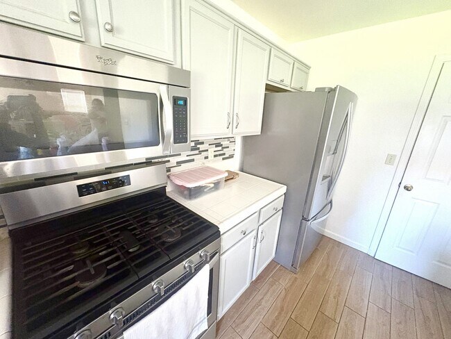 Building Photo - 10960 Woolwich Way