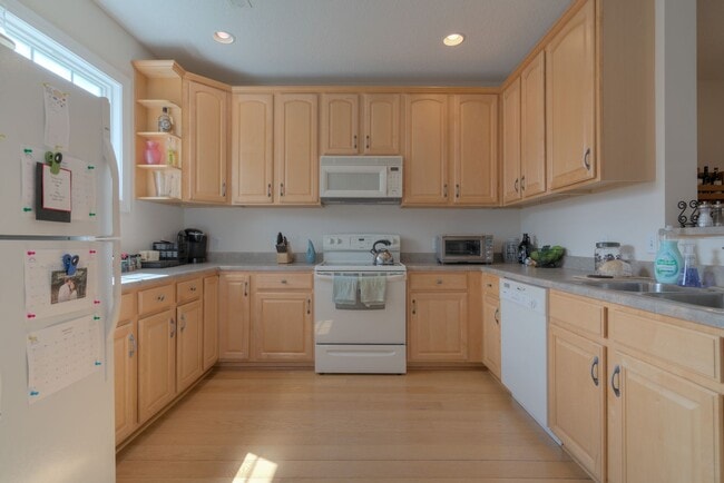 Building Photo - 250 Sheliah Ct