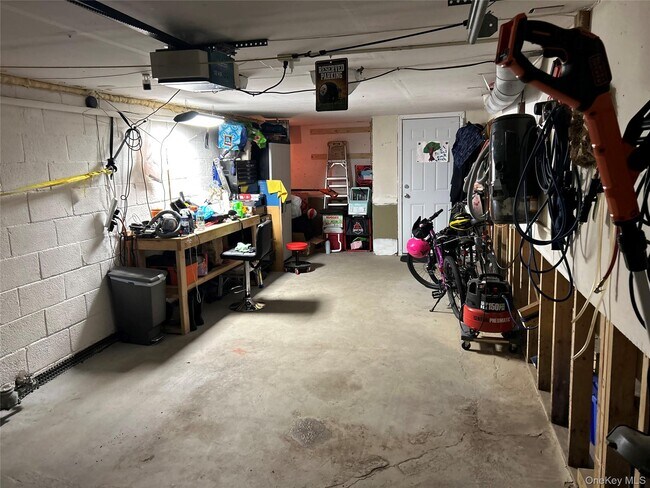 Building Photo - 102 Overocker Rd