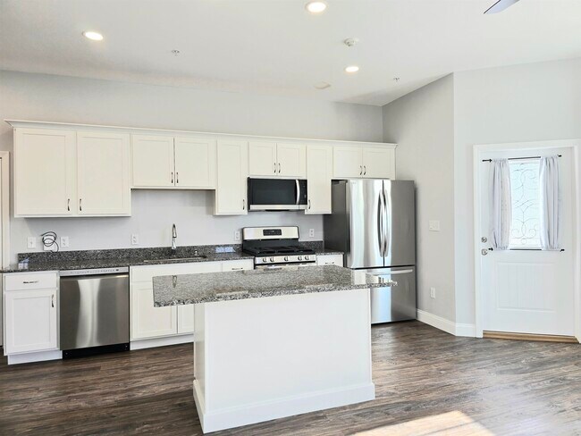 Building Photo - 2 Railroad Ave