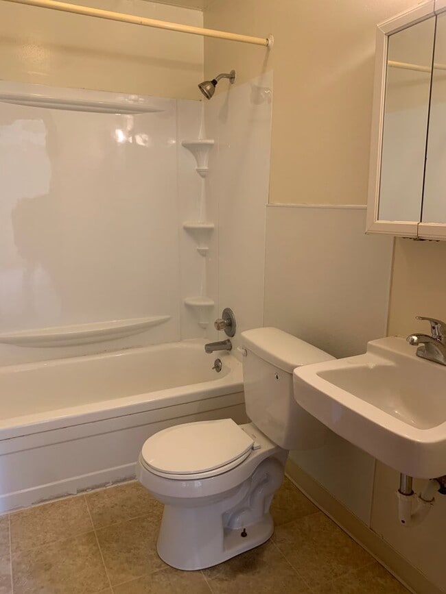 Building Photo - 1926 3 Waddle Rd