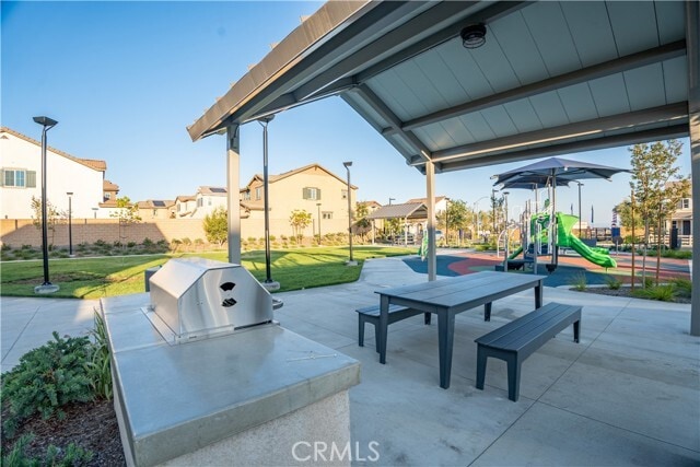 Building Photo - 16042 Olivas St