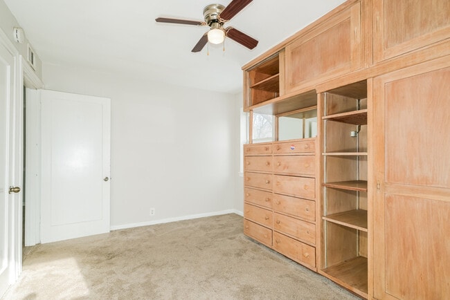 Building Photo - Fantastic 2bd/1ba home! Let yourself in!