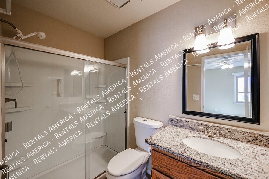 Building Photo - 10815 W Northern Ave