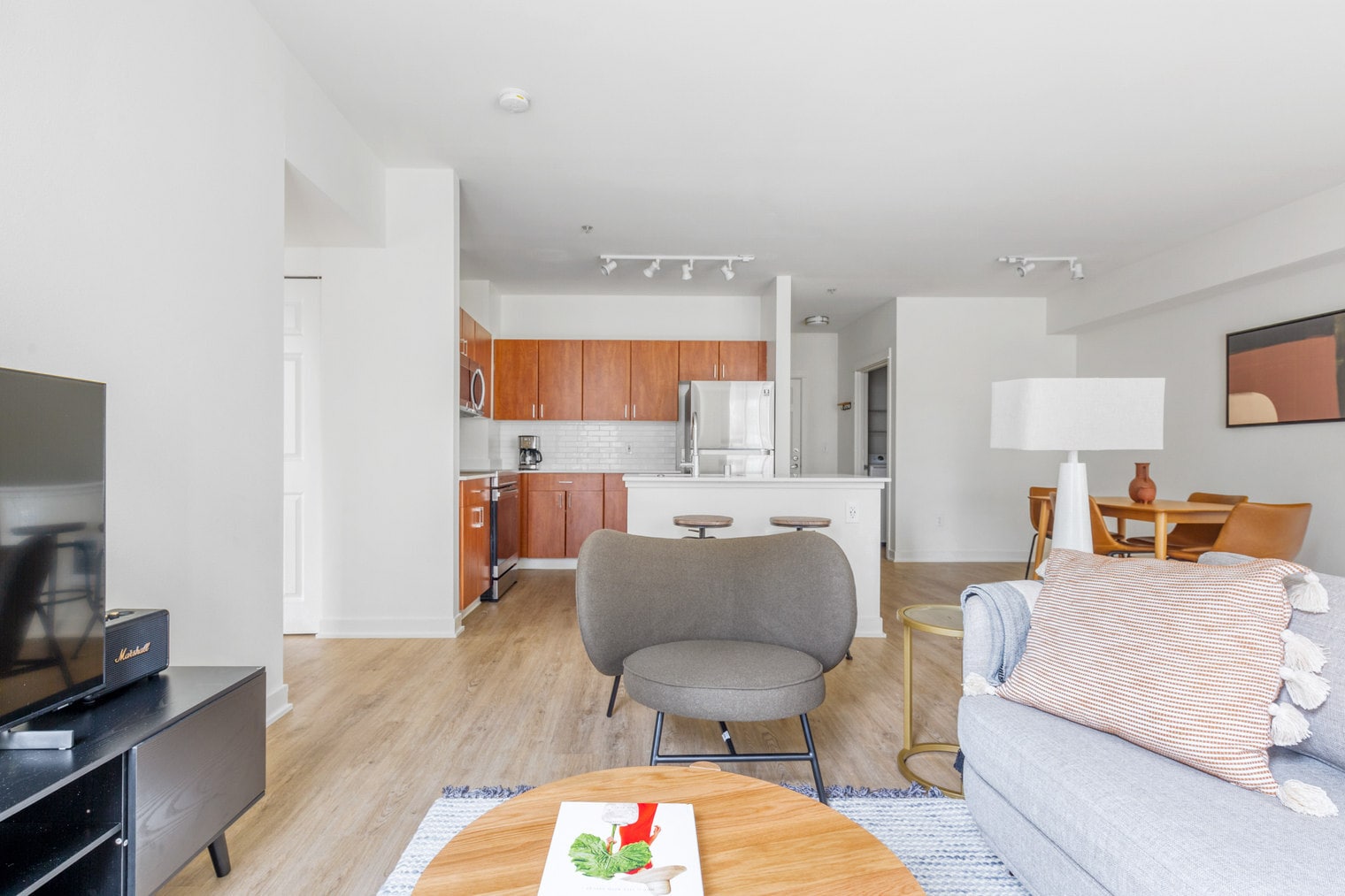 Building Photo - 11000 NE 10th St