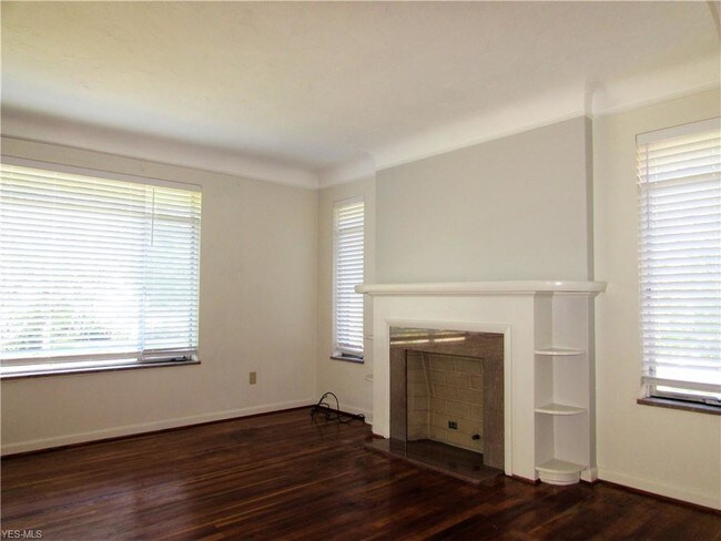 Building Photo - 11509 Lake Ave