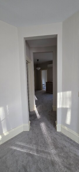 Building Photo - 621 6th St SE