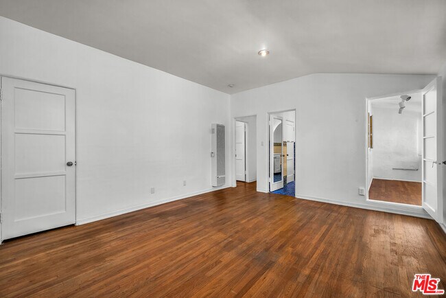 Building Photo - 10801 Lindbrook Dr