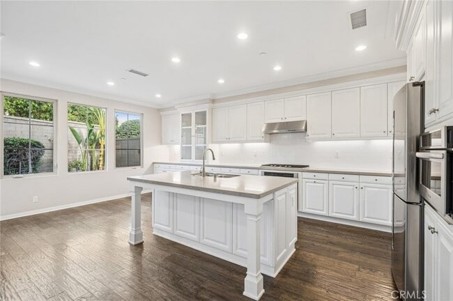 Building Photo - 102 Brindisi