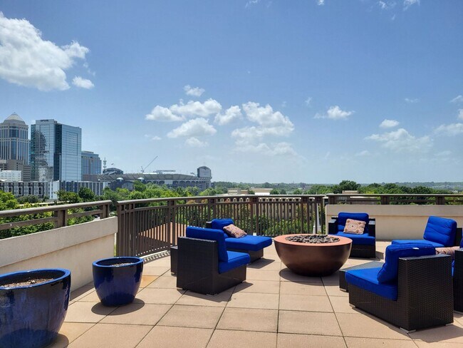 Building Photo - 2 bedroom Condo In Gateway Plaza