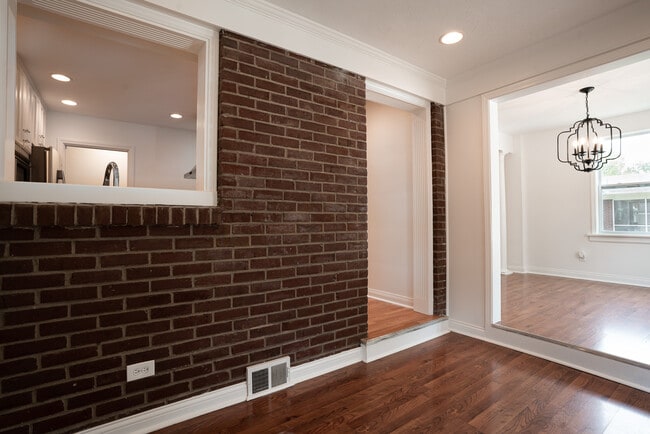 Building Photo - 218 Bramton Rd