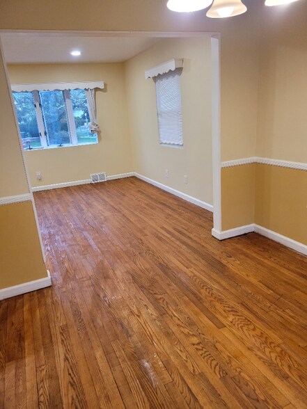 Building Photo - 972 Henhawk Rd