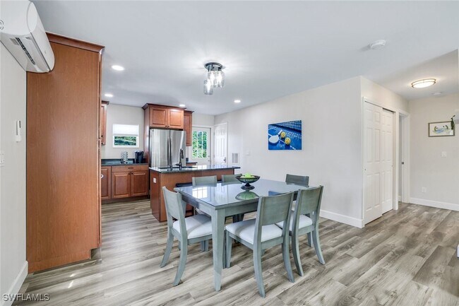 Building Photo - 3561 Thomasson Dr