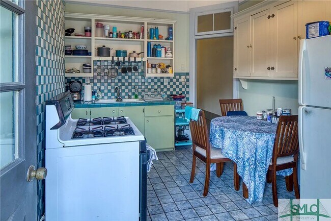 Building Photo - 3 BED | 1 BATH | BACK PORCH | DOWNTOWN