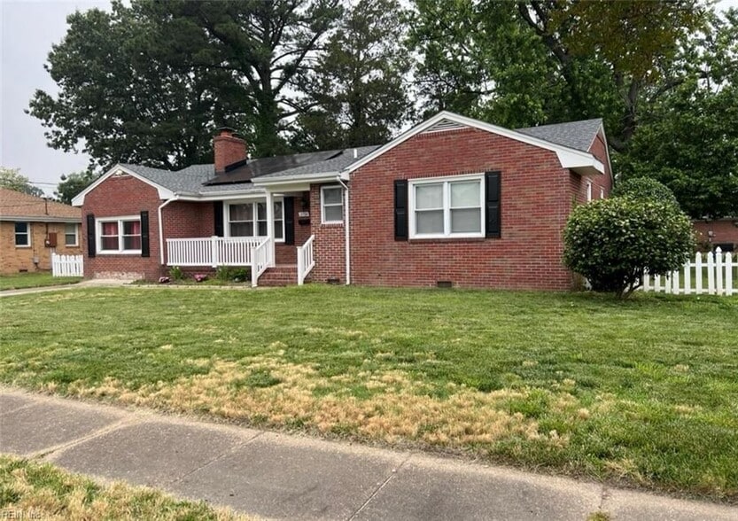 Primary Photo - 2754 Greendale Ave