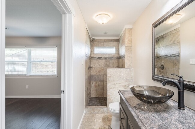 Building Photo - 809 Newport Blvd