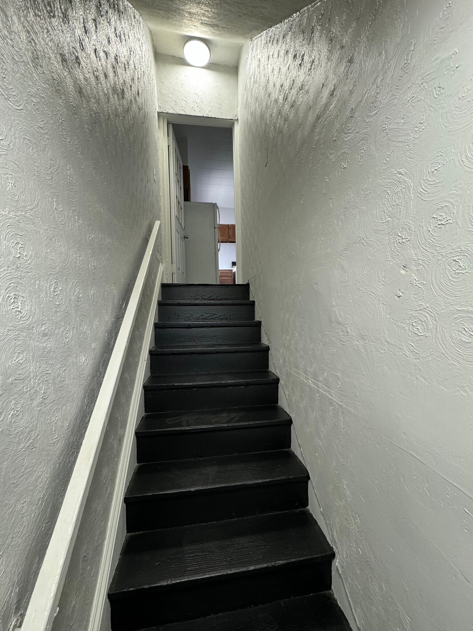 Building Photo - 3860 E 72nd St