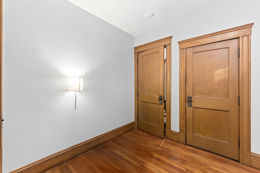 Building Photo - 99 Thorndike St