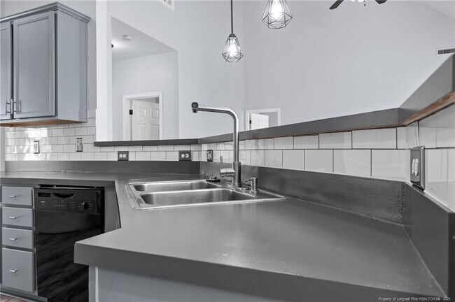 Building Photo - 12 Turnbridge Way