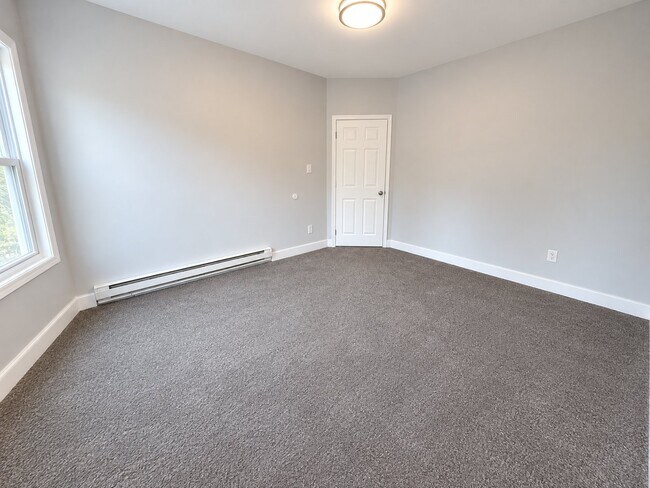 Building Photo - 194 W Broadway