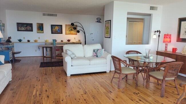 Building Photo - PENDING LEASE-Annual turnkey furnished  2/...