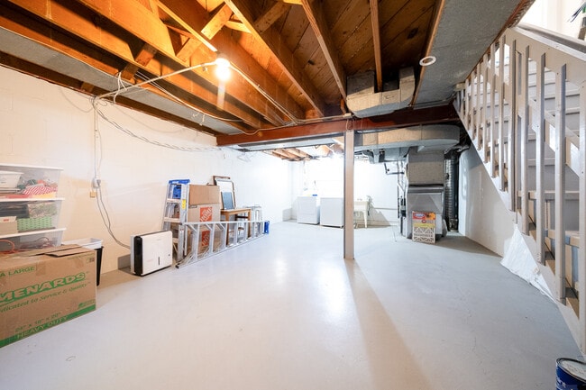 Building Photo - 2040 Montreal Ave