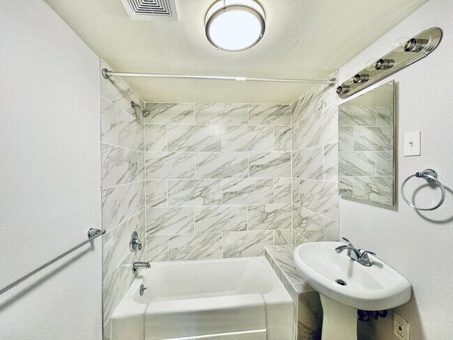 Building Photo - Renovated 4 bedroom 2 bath Home with Plenty of Space!