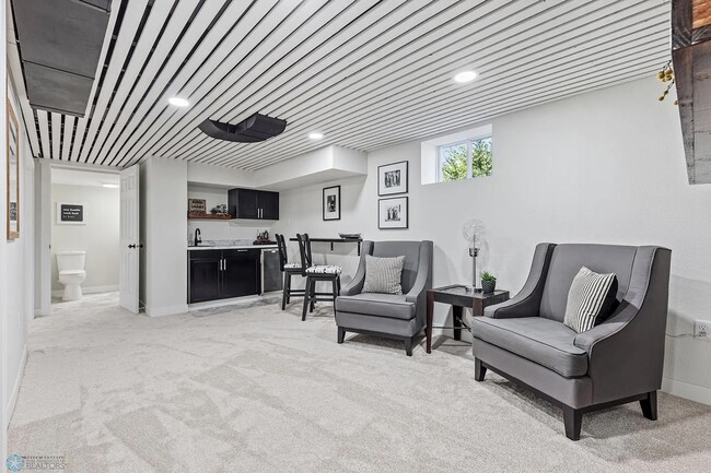 Building Photo - 1545 4th Ave S