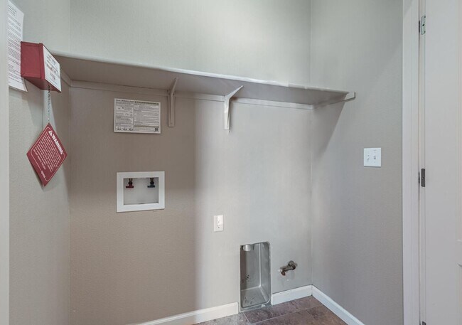 Building Photo - 3475 Bellaire Ave