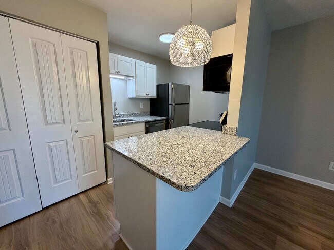 Building Photo - 1128 Southwood Dr