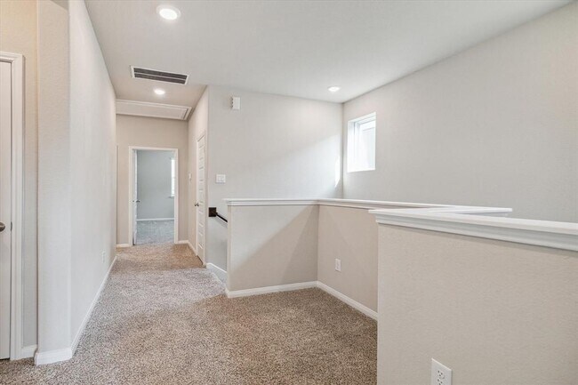 Building Photo - 1806 La Magnolia Dr
