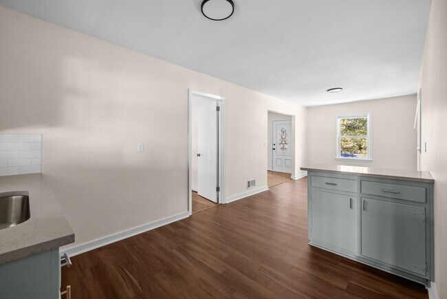 Building Photo - 1153 Linwood St