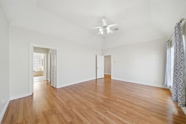 Building Photo - 3243 N Pemberton Cir Dr