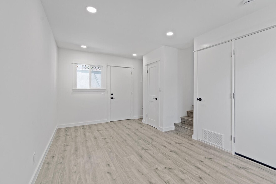 Building Photo - 510 24th St