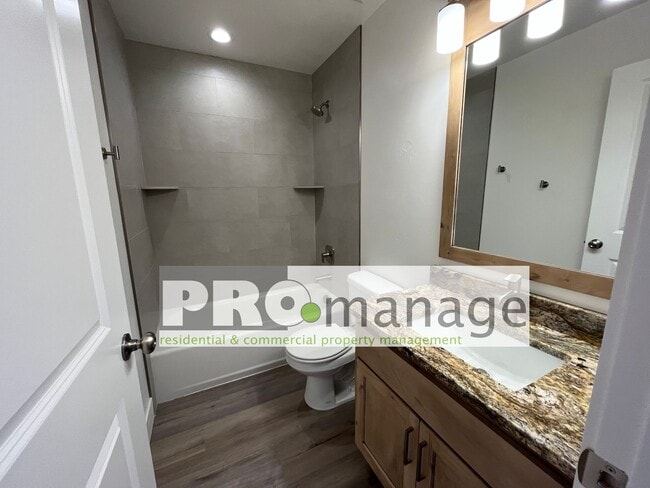Building Photo - 3 Bed, 2 Bath Town Home w/ 2 Car Garage - BRAND NEW - Idaho Falls