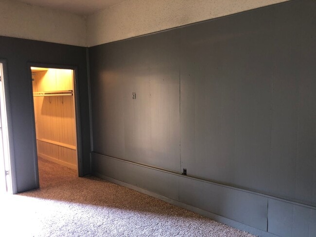 Building Photo - Cute 3-4 bed room, 1 bath home for rent in...