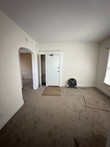 Building Photo - 2330 Fillmore Ave