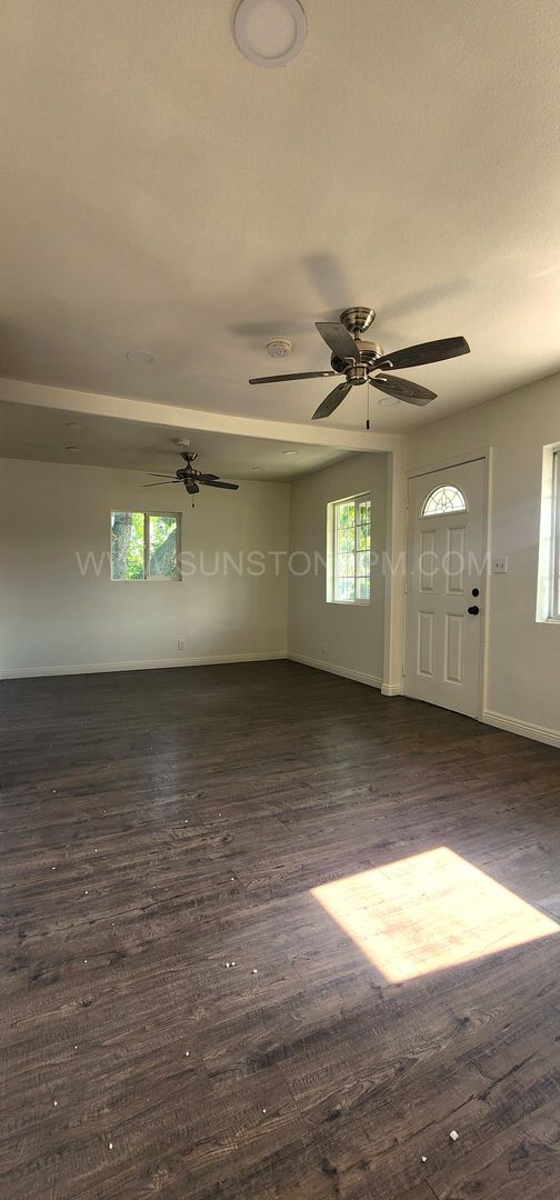 Building Photo - 3 Bedroom, 1 Bathroom