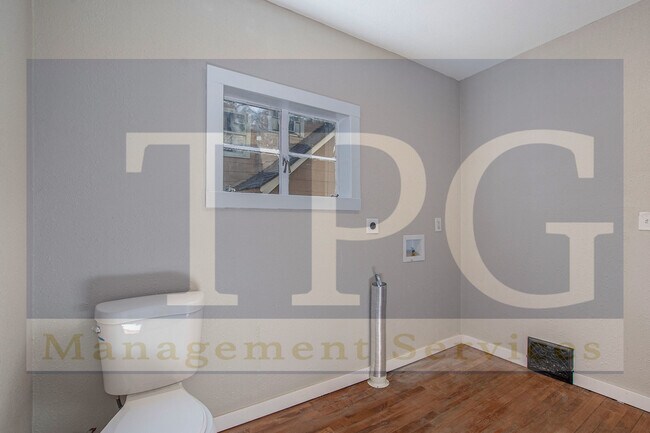 Building Photo - 4241 Charlotte St