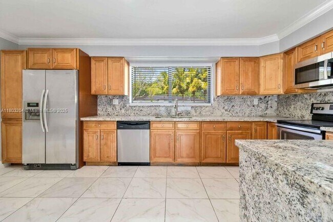 Building Photo - 913 SW 49th Ave