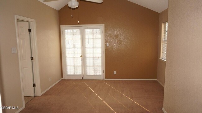 Building Photo - 1801 Garden Gate Way