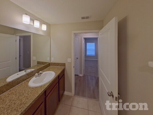 Building Photo - 10923 Rainbow Pyrite Dr