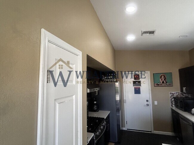 Building Photo - Luxurious 2 Bedroom 2 Bath Home for Rent in Sun City, Oro Valley 14286 N Wisteria Way, Oro Valley...