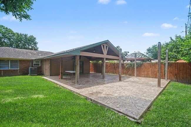 Building Photo - 2121 Hickory Ln