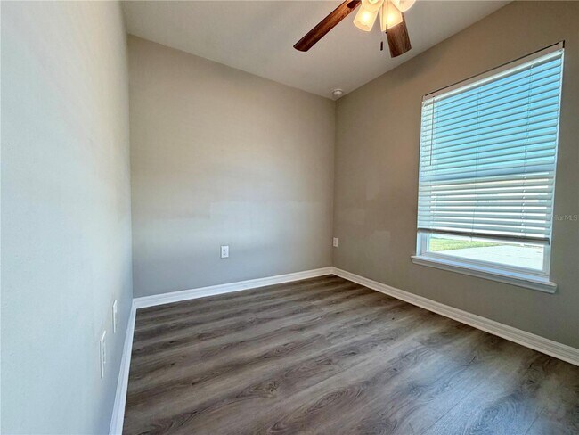 Building Photo - 1210 Ave Z SE