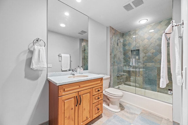 Building Photo - 493 Hazel Ave